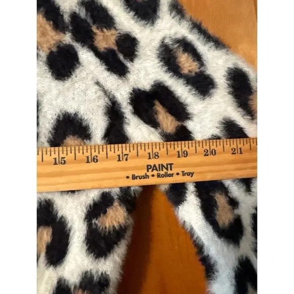 Leopard Print Pullover Sweater Crewneck Long Balloon Sleeve Fuzzy Knit - Picture 5 of 8
